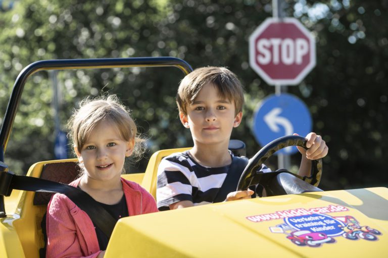 Kiddi-Car Kinderverkehrstraining Fun Sommerferien in München: Wohin mit den Kindern? 2 2 Kinder in den Ferien im Auto