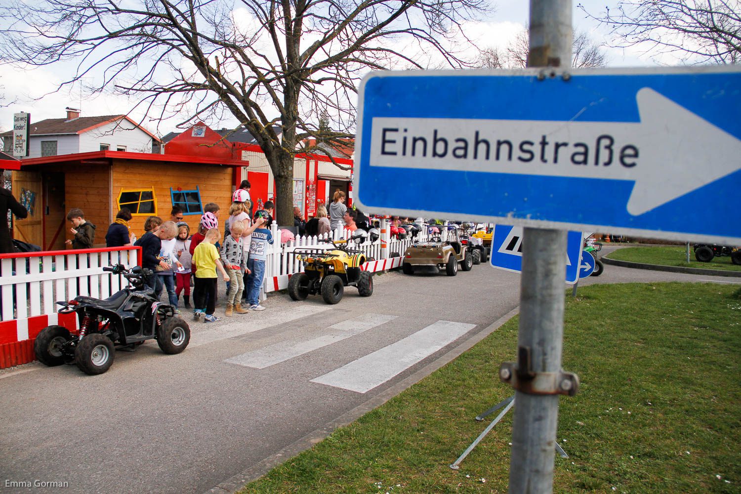 Kiddi-Car Kinderverkehrstraining Osterferien 2023 in Bayern 3 Kiddi-Car Quadfahren Ostern einbahnstrasse