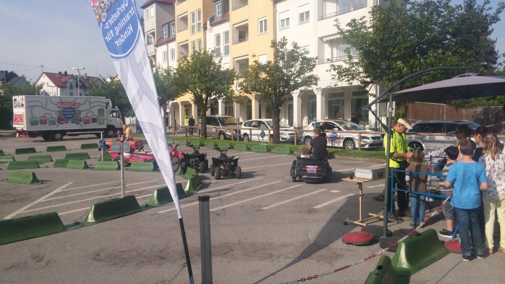Kiddi-Car Kinderverkehrstraining Kiddi-Car auf der Auto- & Mobilitätsschau Fürstenfeldbruck 2023 2 Kiddi-Car Quadfahren Auto und Mobilitaetsschau Fuerstenfeldbruck mit Kiddi Car 2